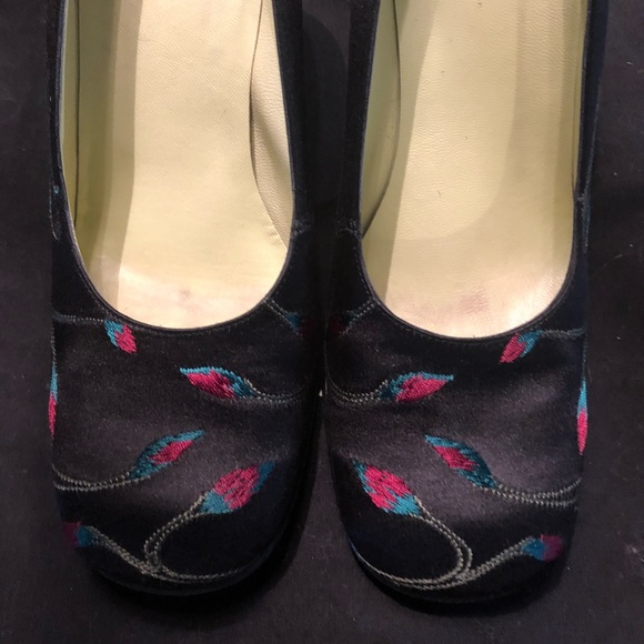 ZEITGEIST BLACK FLORAL PRINT BLOCK HEEL PUMPS happy Valentine’s Day - Picture 5 of 8